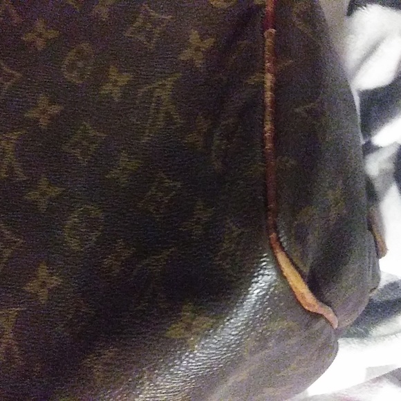 LV Speedy 35 - Picture 10 of 11
